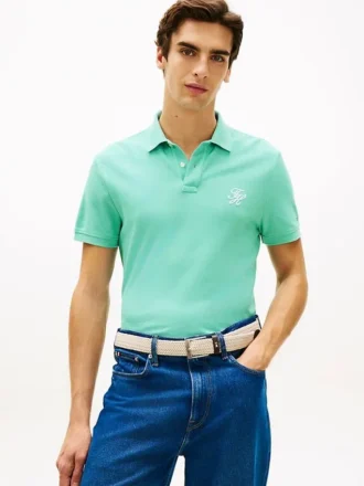 Polo de piqué con monograma en letra cursiva y corte regular