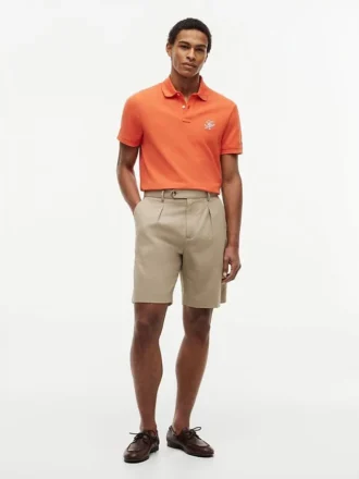 Polo de piqué con monograma en letra cursiva y corte regular
