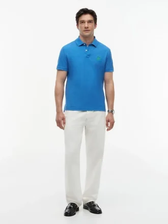 Polo de piqué con monograma en letra cursiva y corte regular