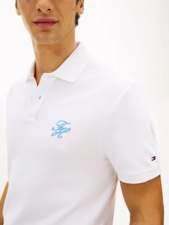 Polo de piqué con monograma en letra cursiva y corte regular