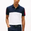 Polo de piqué con rayas en bloques de color y corte regular Polo de piqué con rayas en bloques de color y corte regular