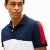 Polo de piqué con rayas en bloques de color y corte regular Polo de piqué con rayas en bloques de color y corte regular