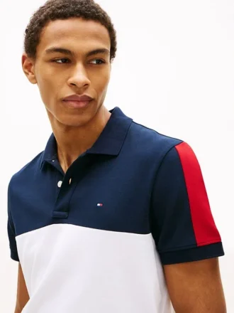 Polo de piqué con rayas en bloques de color y corte regular