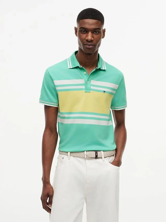 Polo de piqué elástico con rayas anchas y corte entallado Polo de piqué elástico con rayas anchas y corte entallado