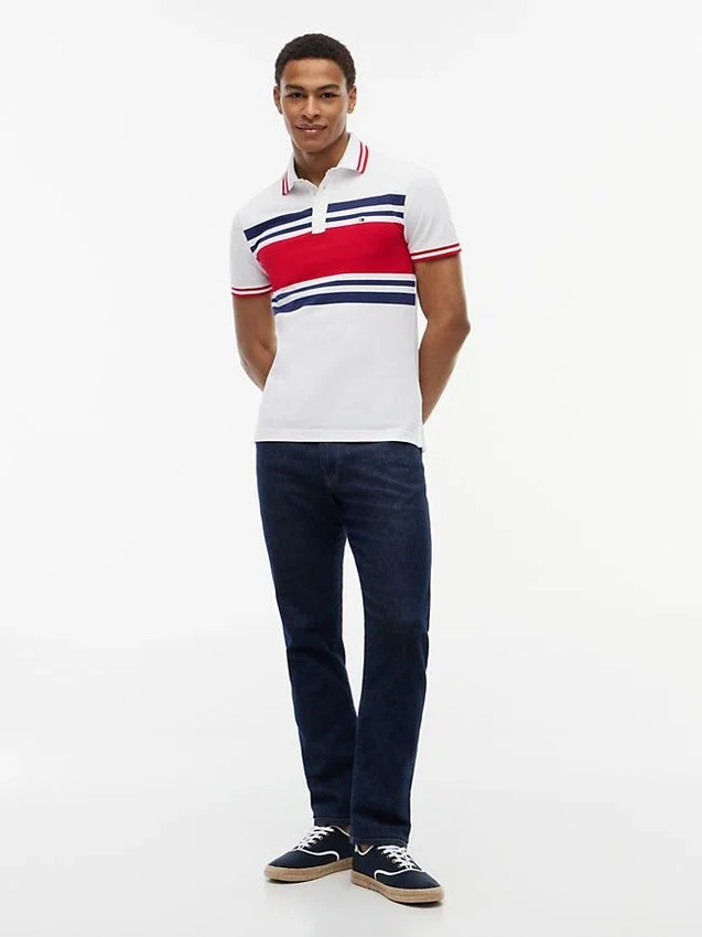 Polo de piqué elástico con rayas anchas y corte entallado Polo de piqué elástico con rayas anchas y corte entallado