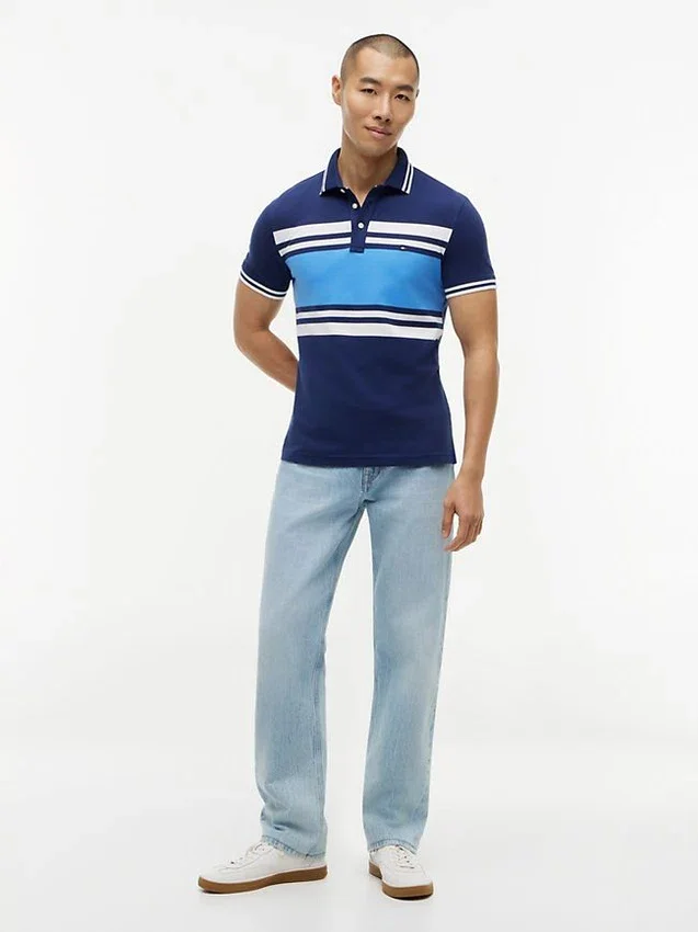 Polo de piqué elástico con rayas anchas y corte entallado Polo de piqué elástico con rayas anchas y corte entallado