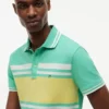 Polo de piqué elástico con rayas anchas y corte entallado Polo de piqué elástico con rayas anchas y corte entallado