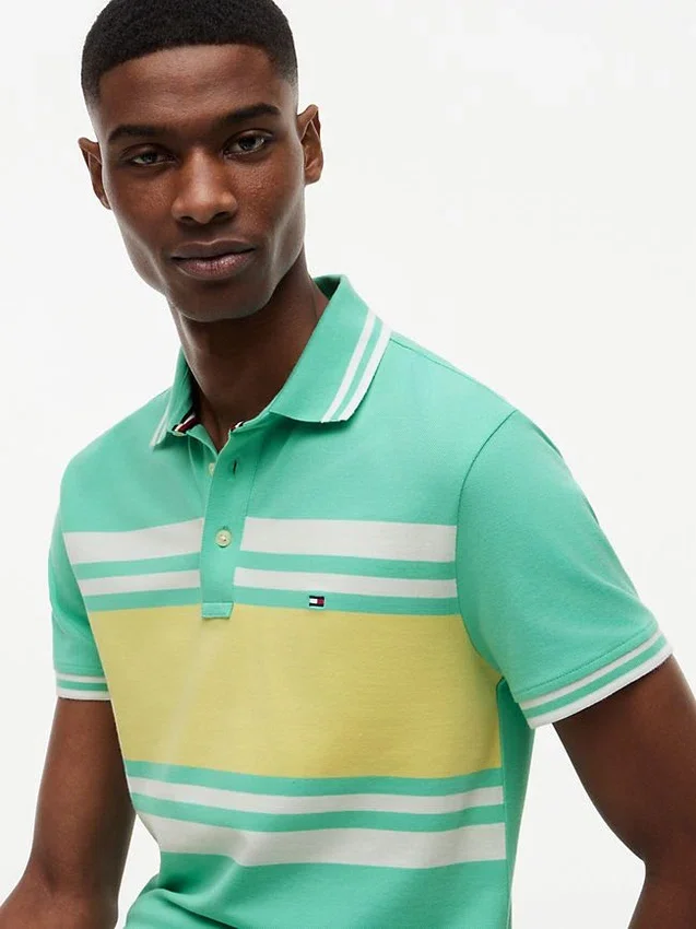 Polo de piqué elástico con rayas anchas y corte entallado Polo de piqué elástico con rayas anchas y corte entallado