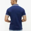 Polo de piqué elástico con rayas anchas y corte entallado Polo de piqué elástico con rayas anchas y corte entallado