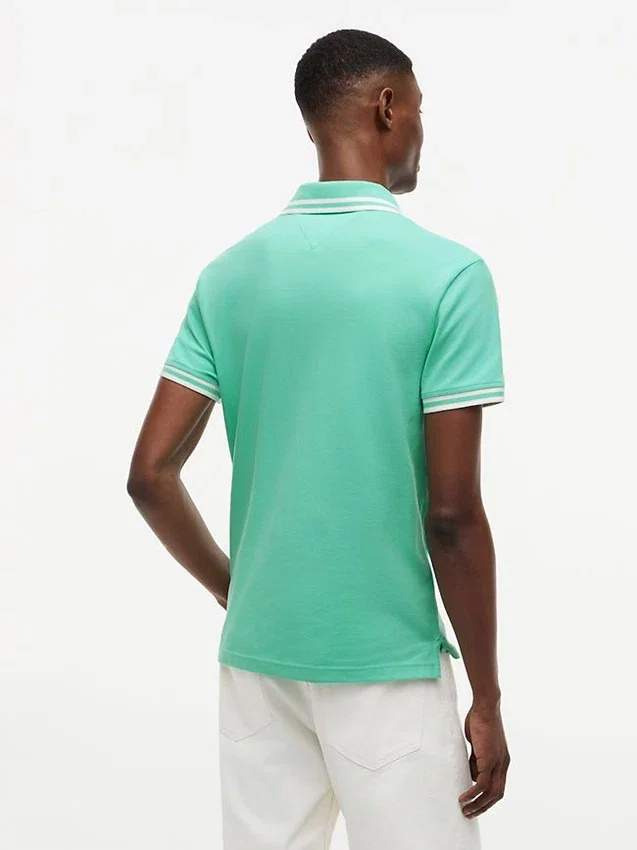 Polo de piqué elástico con rayas anchas y corte entallado Polo de piqué elástico con rayas anchas y corte entallado