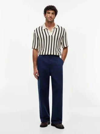 Polo de punto abierto a rayas de corte clásico