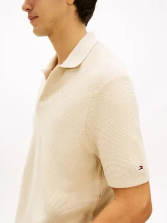Polo de punto con textura de gofre y manga corta