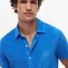 Polo de rizo con monograma en letra cursiva