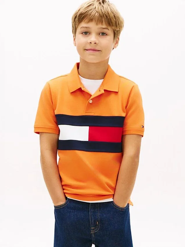 Polo elástico con bandera y bloques de color para niño Polo elástico con bandera y bloques de color para niño