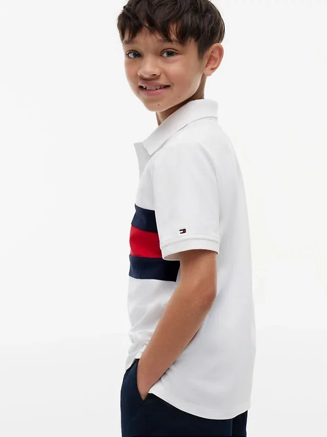 Polo elástico con bandera y bloques de color para niño Polo elástico con bandera y bloques de color para niño