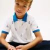 Polo elástico con estampado náutico para niño