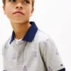 Polo elástico con estampado náutico para niño