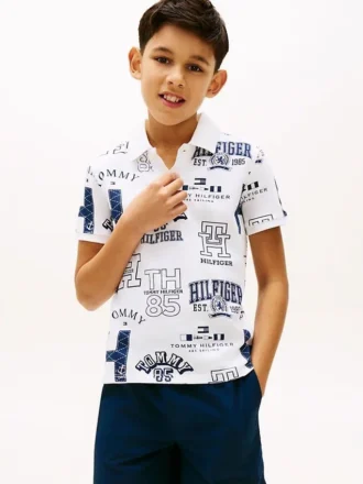 Polo elástico con logo integral para niños