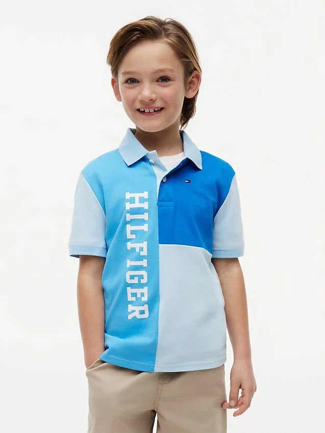 Polo elástico con logo y bloques de color para niño Polo elástico con logo y bloques de color para niño