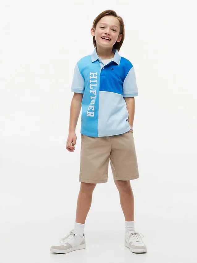 Polo elástico con logo y bloques de color para niño Polo elástico con logo y bloques de color para niño