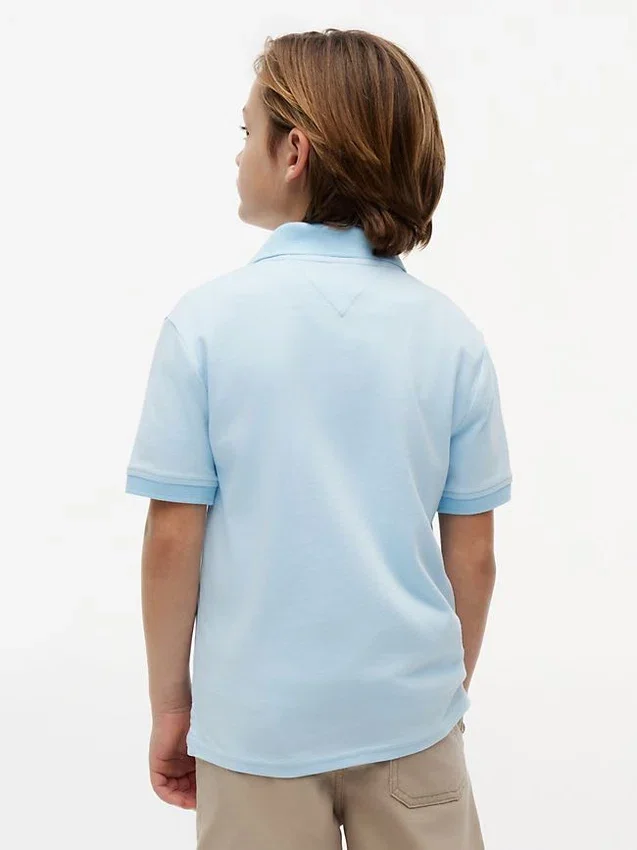 Polo elástico con logo y bloques de color para niño Polo elástico con logo y bloques de color para niño