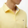 Polo Tommy de corte regular elástico