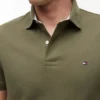Polo Tommy de corte regular elástico