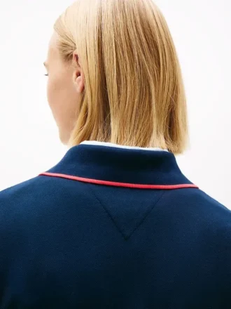 Polo Tommy Jeans de corte recto y largo corto