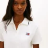 Polo Tommy Jeans de corte recto y largo corto Polo Tommy Jeans de corte recto y largo corto