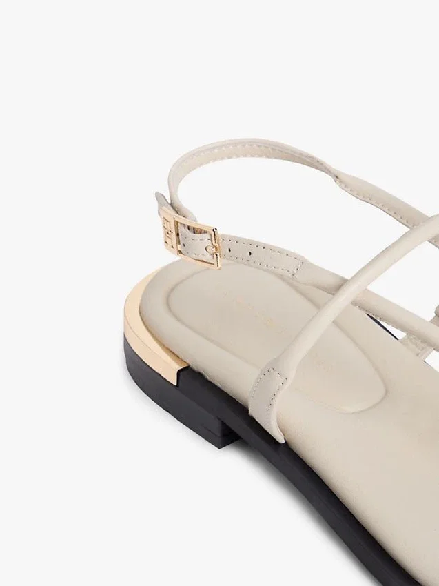 Sandalias de piel con detalles metalizados Sandalias de piel con detalles metalizados