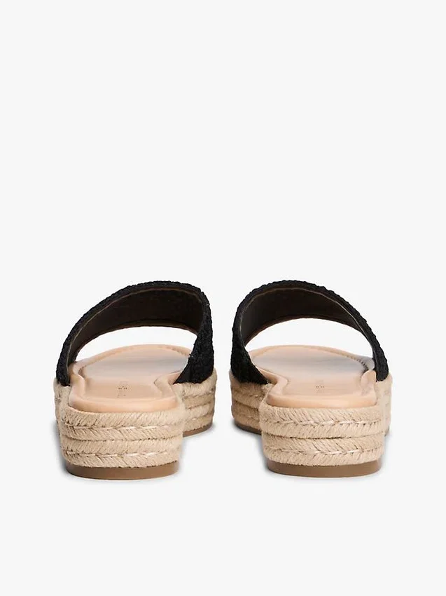 Sandalias tipo alpargata con monograma en letra cursiva Sandalias tipo alpargata con monograma en letra cursiva