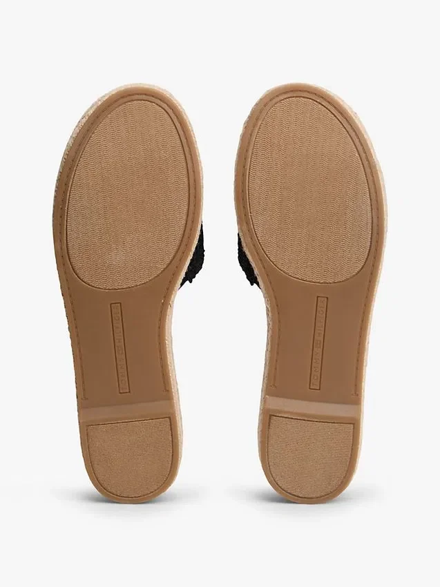 Sandalias tipo alpargata con monograma en letra cursiva Sandalias tipo alpargata con monograma en letra cursiva