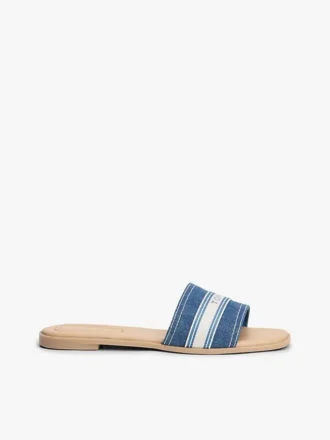 Sandalias tipo chancla de denim con logo de cinta