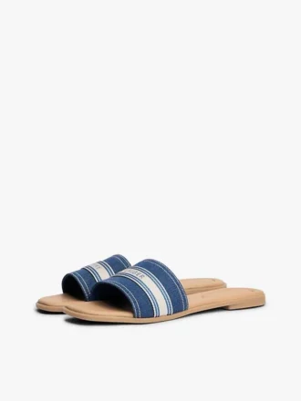 Sandalias tipo chancla de denim con logo de cinta