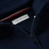 Sudadera con capucha y cremallera para niño con bandera en tonos Sudadera con capucha y cremallera para niño con bandera en tonos