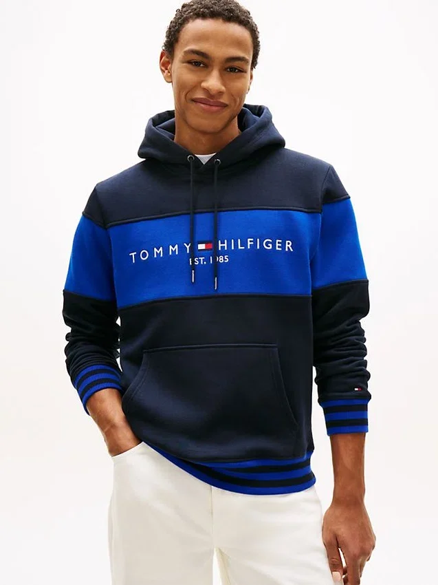 Sudadera con capucha y logo en bloques de color Sudadera con capucha y logo en bloques de color