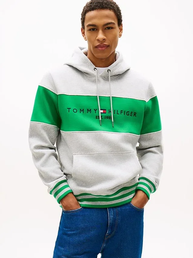 Sudadera con capucha y logo en bloques de color Sudadera con capucha y logo en bloques de color