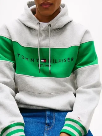 Sudadera con capucha y logo en bloques de color