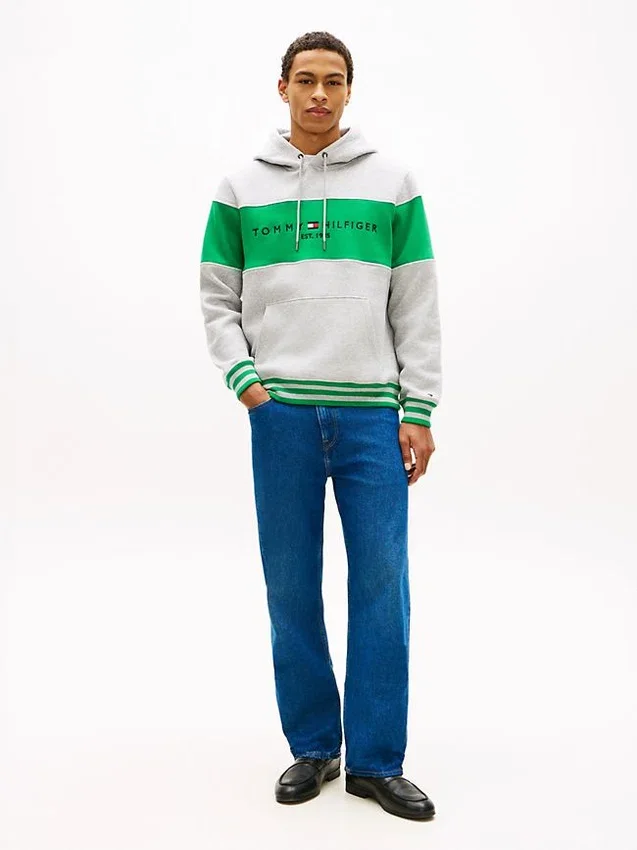 Sudadera con capucha y logo en bloques de color Sudadera con capucha y logo en bloques de color