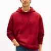 Sudadera con capucha y logotipo de bandera en la espalda