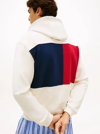 Sudadera con capucha y logotipo de bandera en la espalda