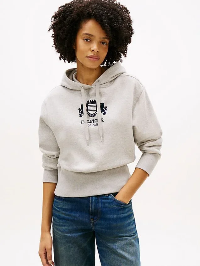 Sudadera con capucha y logotipo en el pecho Sudadera con capucha y logotipo en el pecho