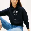 Sudadera con capucha y logotipo en el pecho Sudadera con capucha y logotipo en el pecho