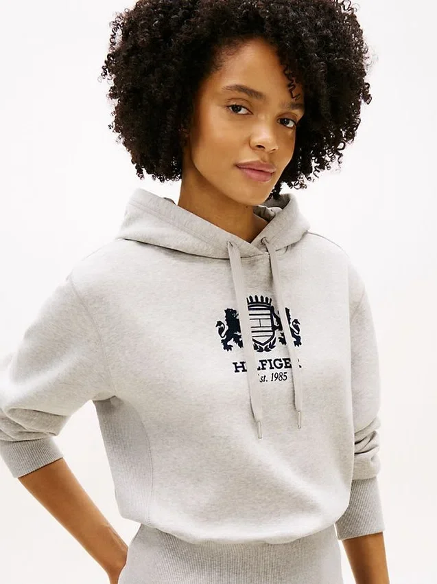 Sudadera con capucha y logotipo en el pecho Sudadera con capucha y logotipo en el pecho