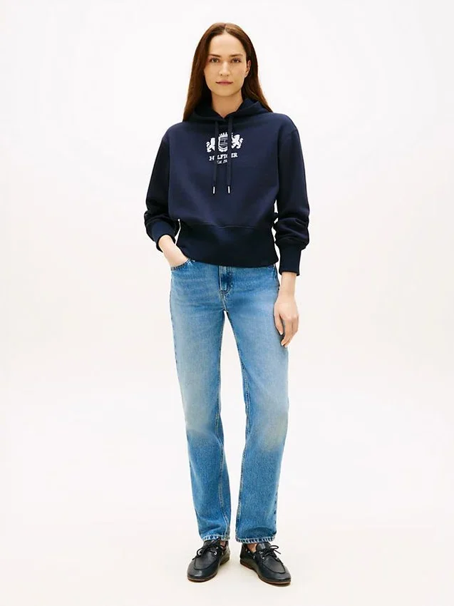 Sudadera con capucha y logotipo en el pecho Sudadera con capucha y logotipo en el pecho