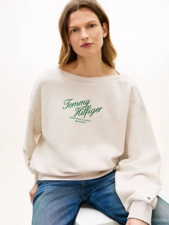 Sudadera con cuello barco y logotipo en letra cursiva