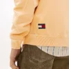 Sudadera teñida en prenda con el logotipo de Tommy Jeans