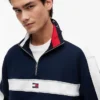 Sudadera Tommy Jeans con cremallera de un cuarto y bloques de color