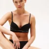 Sujetador bralette push-up con logotipo característico