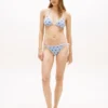 Top de bikini con monograma en letra cursiva Top de bikini con monograma en letra cursiva